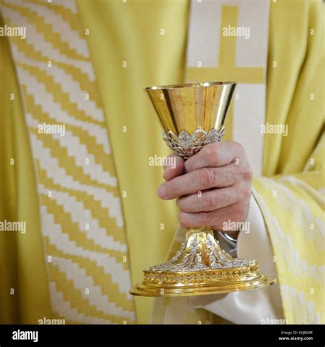 Catholic Priest Chalice Hi Res Stock Photography And Images Alamy