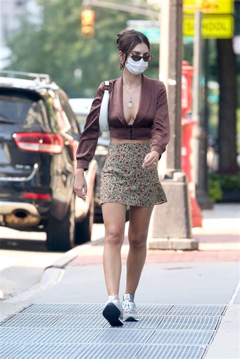 Emily Ratajkowski Sexy Cleavage Hot Celebs Home