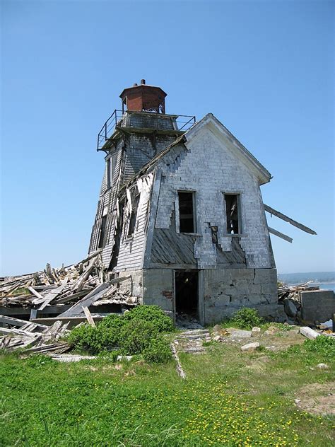 Solve Grand Harbour Lighthouse During Its Span Of 84 Years It Had 8