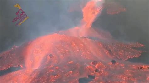 Desbordamiento De La Colada De Lava En El Cono Principal Canarias