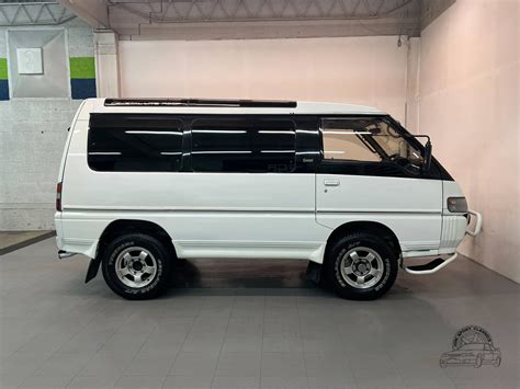 1992 Mitsubishi Delica Exceed Crystal Lite Roof JDM Sport Classics