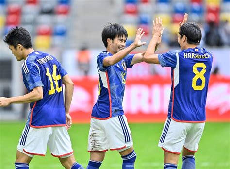 「スタンドに来てる」板倉滉が長谷部誠らとサッカー日本代表vsアメリカ代表戦を現地観戦！ 現在負傷離脱中も、チームに“合流”でカタールへ万全