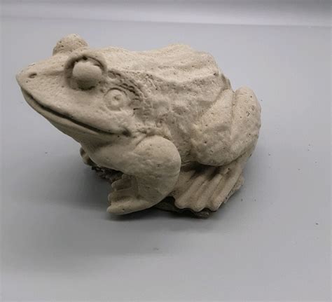 Frog Concrete Statue Small Frog Amphibian Pet Memorial - Etsy