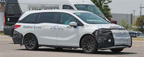 Honda Odyssey Makes Spy Photo Debut Changes Coming Front And