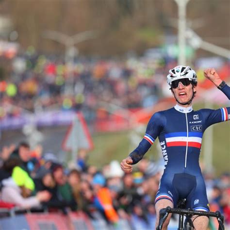 Le Fran Ais L O Bisiaux Nouveau Champion Du Monde Junior De Cyclo Cross