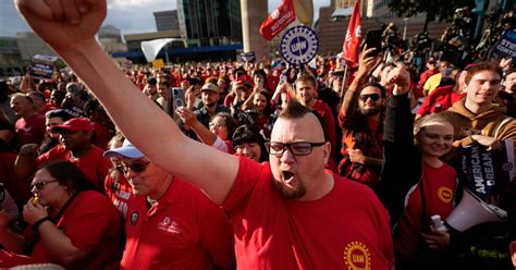 Auto workers’ union calls talks with Ford productive as strike continues | The Seattle Times