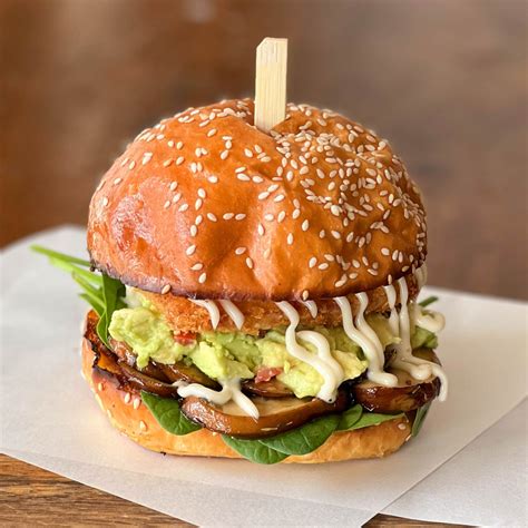 Avocado & Mushroom Burger | Menu | The Sitting Wombat Cafe