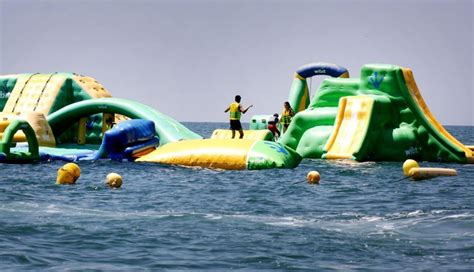 La costa de Andalucía tiene este increíble parque acuático en medio del mar