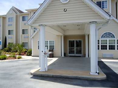 Pet Friendly Hotels in Brunswick, Georgia accepting Dogs and Cats