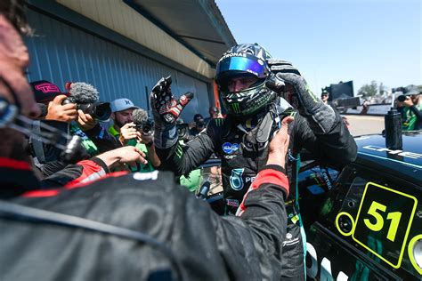 Abreu segura Zonta e vence corrida 2 da Stock Car no Velopark Notícia