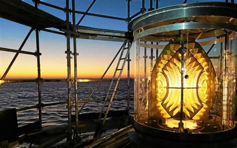 Cure de jouvence pour la lanterne du phare dAr Men Le Télégramme