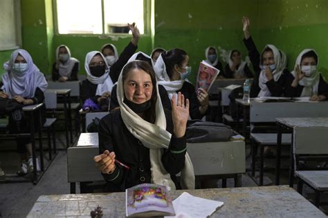 tragische Verwehrung des Rechts von Mädchen und Frauen auf Bildung