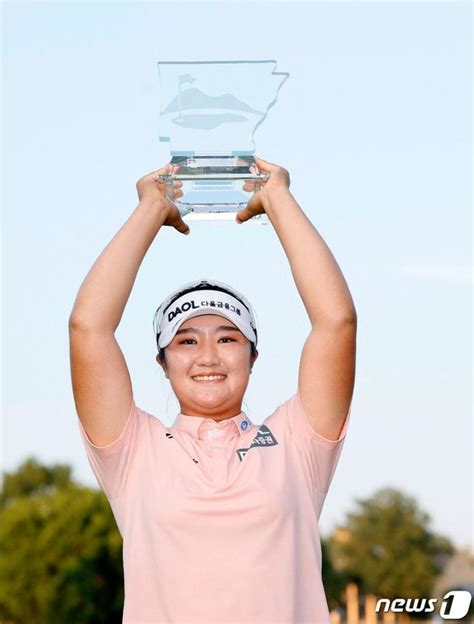 아칸소 챔피언십서 Lpga 첫 우승컵 든 유해란 네이트 뉴스