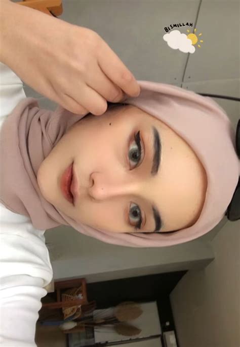 Pin By Dear Envy On Modesty Hijab Makeup Graduation Look Makeup