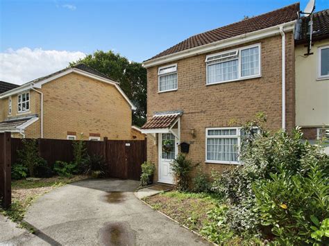 3 Bed End Terrace House For Sale In Bluebell Close Locks Heath