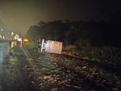 Carreta tomba na rodovia Anchieta em São Bernardo do Campo Mobilidade