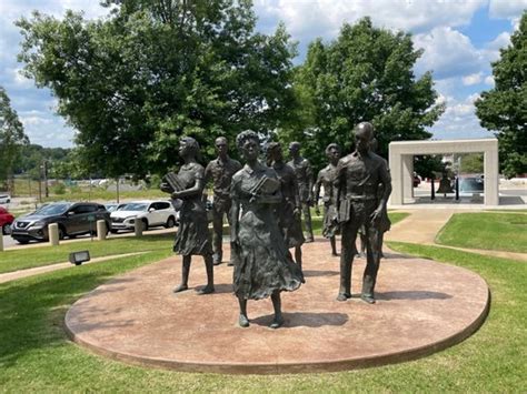 TESTAMENT - THE LITTLE ROCK NINE MONUMENT - Updated December 2024 - 11 Photos - 1 Capitol Mall ...