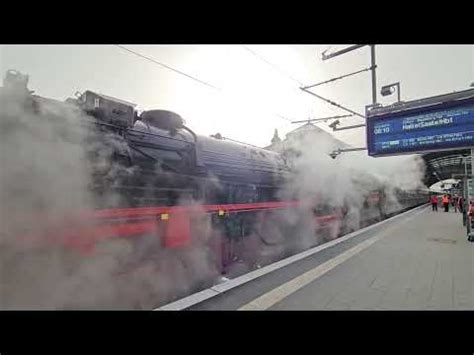 Sonderzug Mit Schnellzug Dampflok Am Hauptbahnhof Halle Youtube