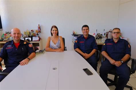 Prefeita Recebe Integrantes Do Comando Do Corpo De Bombeiros Cruz