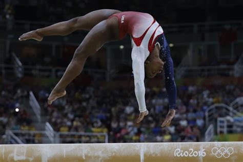 Biles Conduce Al Oro Al Equipo De Estados Unidos En Gimnasia Femenina