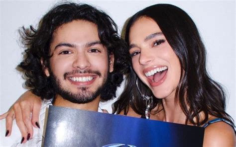 Namorados Bruna Marquezine convida Xolo Maridueña para Natal em