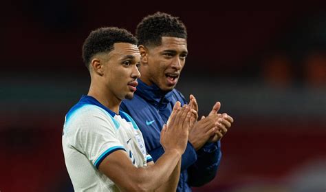 Ajax Fans In Extase Om Berichten Van Trent Alexander Arnold En Jude