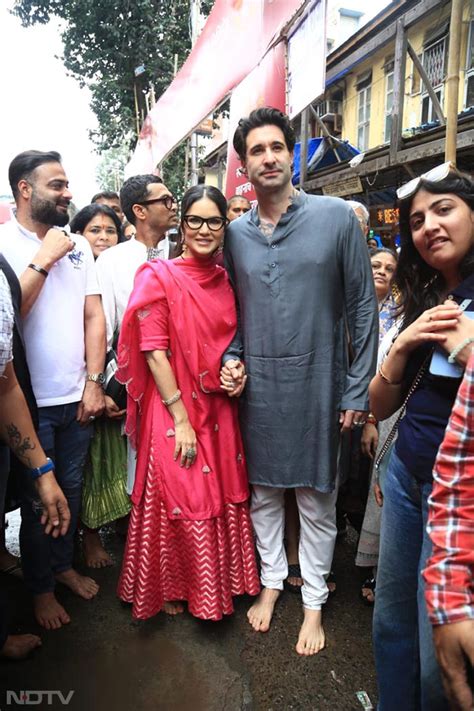 Ganesh Chaturthi 2023: Stars offers prayers at Lalbaugcha Raja