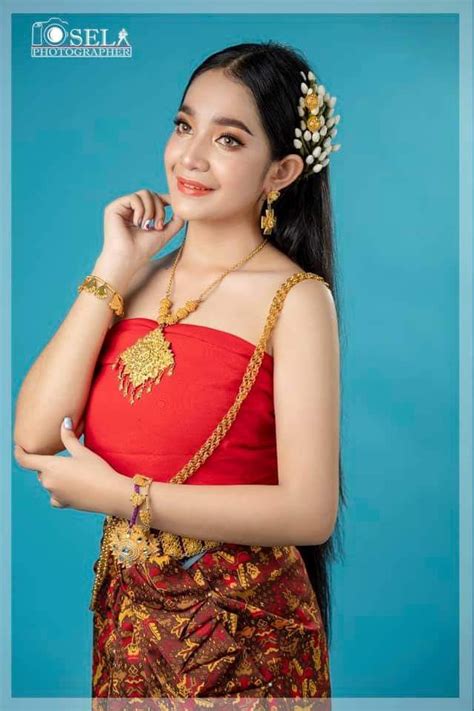 Women Of Cambodia Kingdom Pretty Cambodian Lady In Khmer National