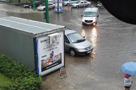 Burza Nad Poznaniem Zalane Ulice I Chodniki Zdj Cia Wideo Super