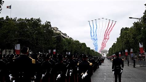 14 Juillet Une Cérémonie Militaire Faute De Défilé Les Echos