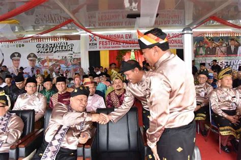 Goriau Berpartisipasi Di Festival Pacu Jalur Brk Syariah Bagi Bagi