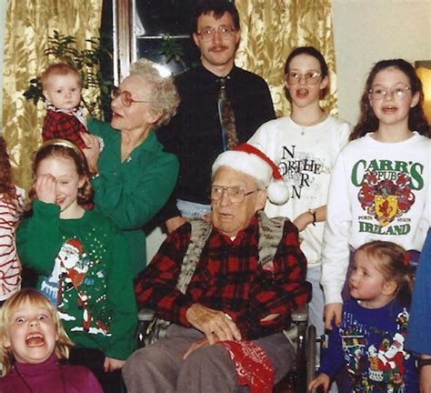 20 Awkward Family Christmas Photos That Should Never Have Been Taken