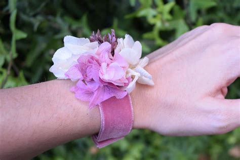 Tutorial cómo hacer una pulsera de flores La Perfecta Prometida