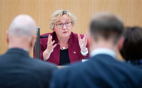 Zulagen Affäre Ministerin Bauer hat ein reines Gewissen Südwest