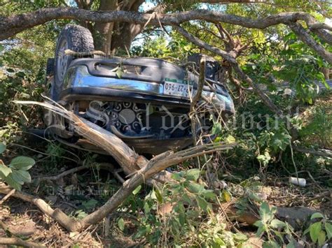 Se Registra Aparatosa Volcadura De Camioneta En Carretera Tepic Pto