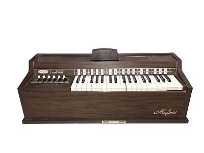 Vintage Magnus Electric Chord Organ Model 490 Powers On FOR PARTS