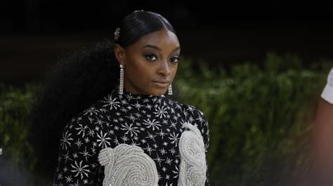 Fotos Simone Biles Participó En La Met Gala Con Vestido De 40 Kilos