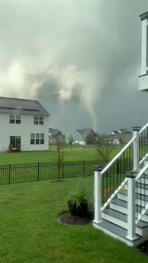 On Twitter Tornado Toca Tierra En Elgin Illinois Y