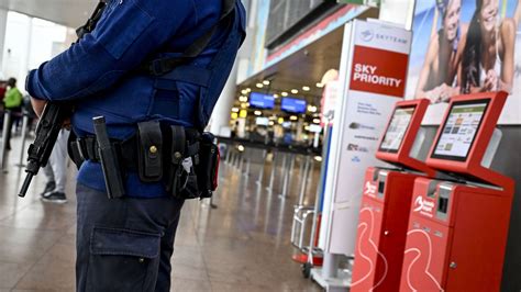 Homme armé dans un tram Alerte à la bombe Les fausses alertes se