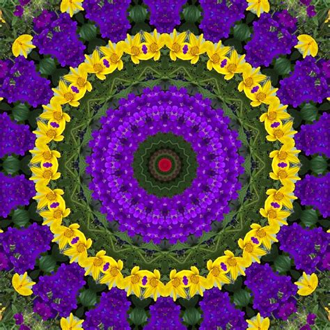 Solve Kaleidoscope Purple And Yellow Very Large Jigsaw Puzzle