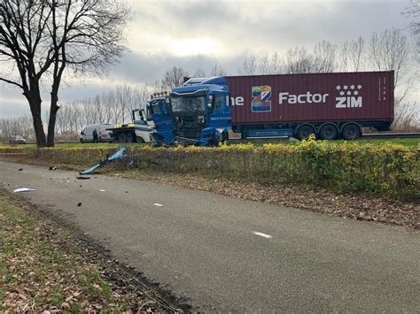 Meerdere Gewonden Bij Ernstig Ongeluk Op N Weg Volledig Afgesloten