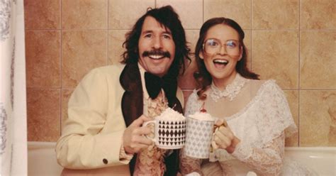 This Couple Took 1970s Themed Engagement Pics And Totally Nailed It Huffpost Uk Relationships