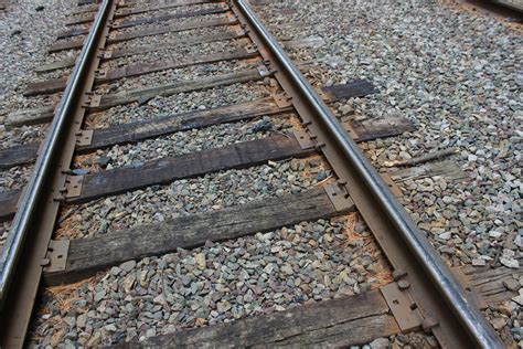 Fotos gratis madera pista ferrocarril tren movimiento tránsito