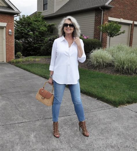 110 Elegant Outfit Ideas For Women Over 60