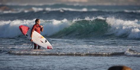 Entre bastidores película de surf SACA Tiago Pires