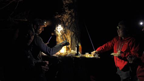 Raquettes à neige Apéro nocturne Bureau des guides d Ariège Pyrénées