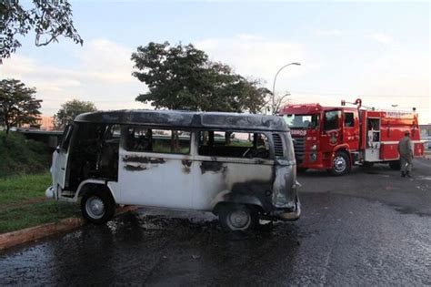 Kombi Rec M Comprada Pega Fogo Em Posto De Gasolina Na Capital Portal