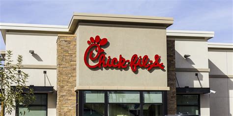 Watch The Terrifying Moment A Chick Fil A Employee Saved A Choking Customer