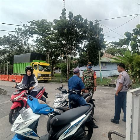 Koramil 05 Bukit Batu Lakukan Disiplin Prokes Di Pelabuhan Roro Sungai