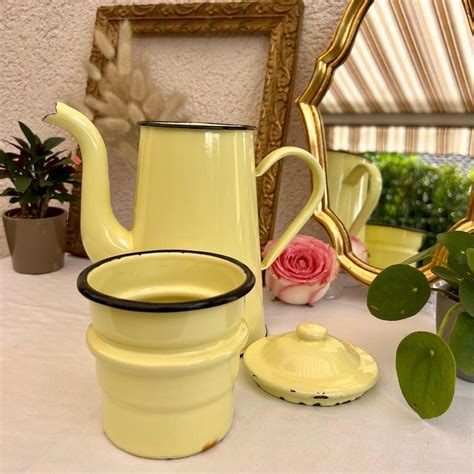 Cafetière émaillée jaune pâle Broc Peps